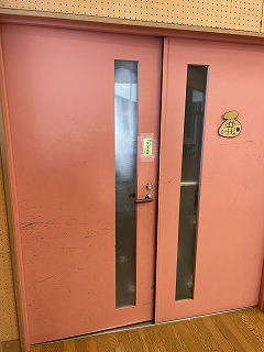 大阪府立支援学校　扉ピボットヒンジ交換