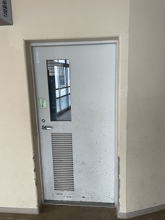 大阪府立支援学校　扉枠エアタイト交換